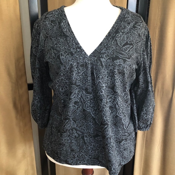 croft & barrow Tops - Croft&Barrow Gray Floral n Leaf on Black Pleated V-neck w White Blouse